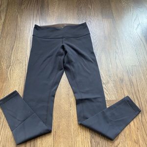 Lululemon wunder under black to brown, tight, size 8